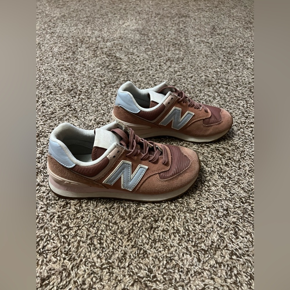 Size 5 new balance 574 tennis shoes